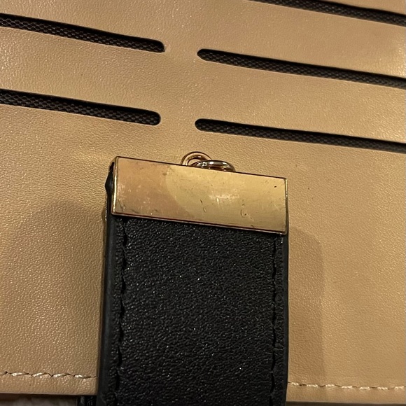 NWOT - Beautiful Leaf Black & Gold Wallet - Picture 3 of 5